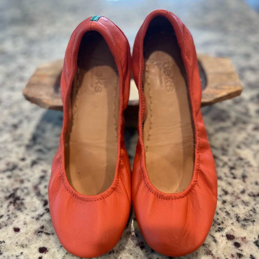 Tieks ballet flats shoes orange size 8 like new leather
